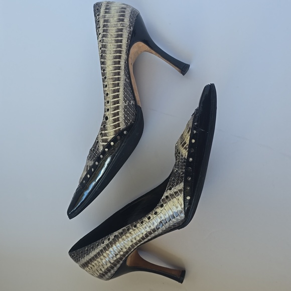 Manolo Blahnik Black Snakeskin Patent Leather Heels Pumps - Picture 6 of 16